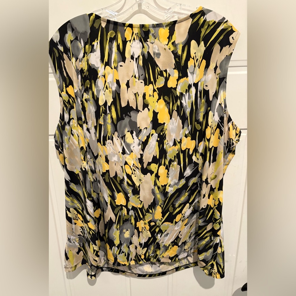 Jones Studio Multicolor Abstract Top (3X) (yellow with black primary colors) - Picture 2 of 7